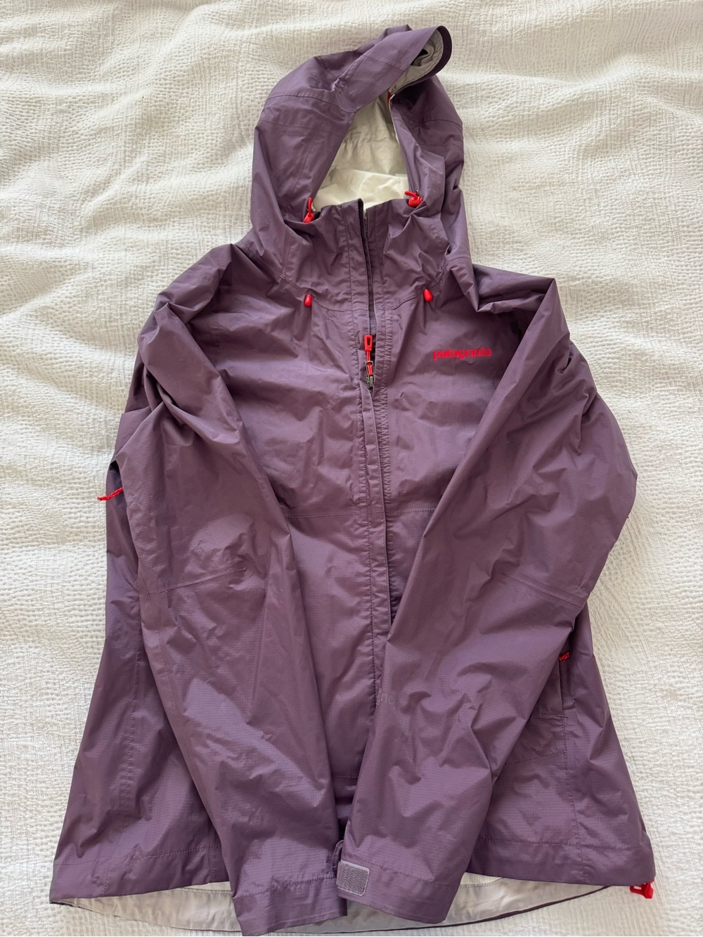 Patagonia Women's Purple Hooded Ski/Snow Jacket with Red Accents